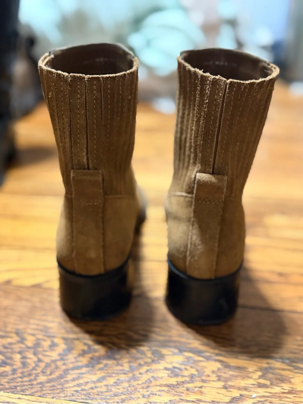 Dolce Vita Farlin Brown Suede Chelsea Ankle Boots Women’s Size 8 Low Heel